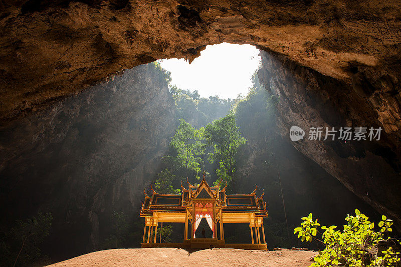 泰国Prachuab Khiri Khan, Khao Sam Roi Yot, Phra Nakorn山洞的皇家Sala。